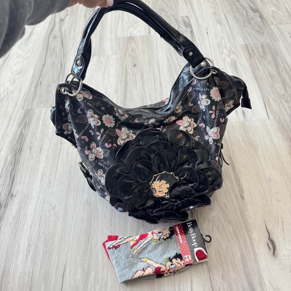 Betty Boop black floral print purse with pink/white flowers